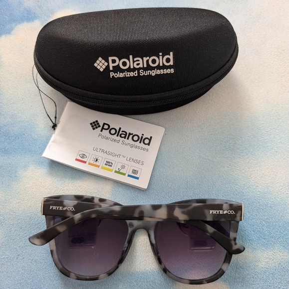 Sunglasses with new case - Picture 4 of 4